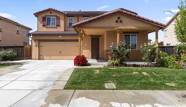 Cozy, modern, private Home in Lathrop, CA