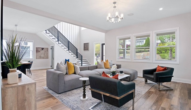 Cozy, Modern Retreat in the Heart of College Park Perfect for Families & Guests!
