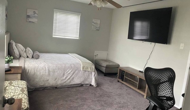 Cozy modern retreat 4-bedroom house in charming Killeen with WiFi, AC