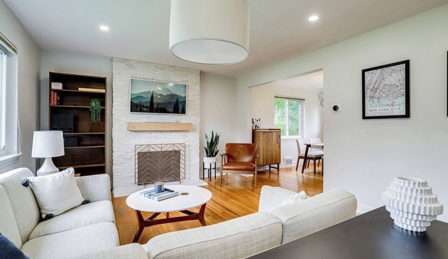 Cozy Modern Single Family 5BD 2BA Home