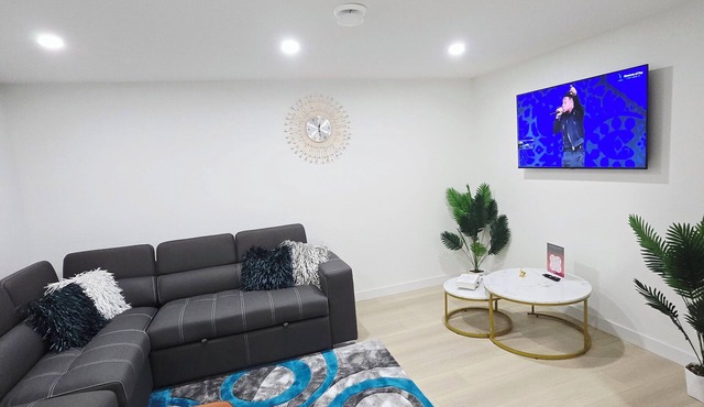 Cozy Modern & Spacious 2- Bedroom Southwest Calgary.