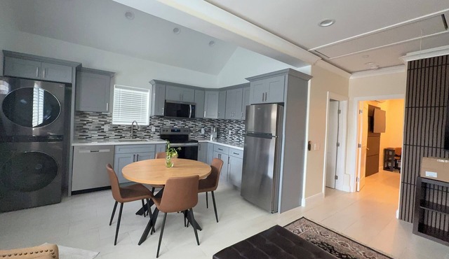 Cozy Modern Stay in Pasadena, Detached One Bedroom ADU.