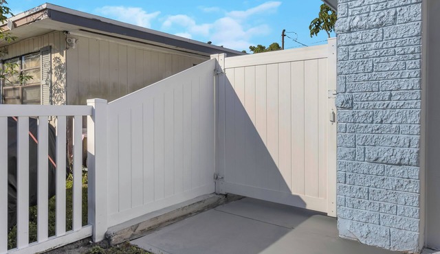 Cozy Modern Studio Getaway in Pinellas Park