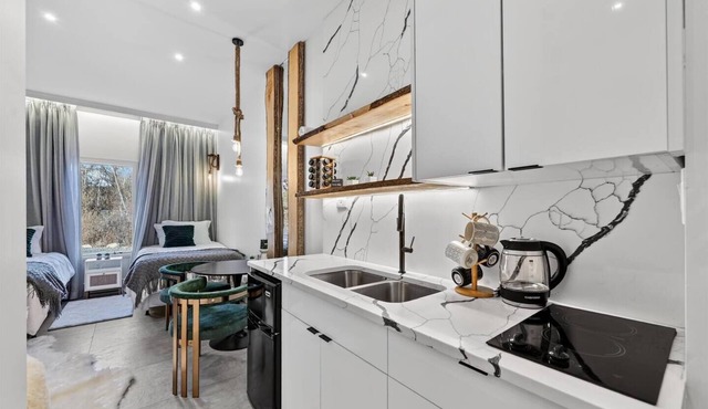 Cozy Modern Studio Near Lake Porch Fire Pit