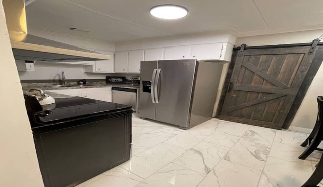 Cozy modern style home, sleep 8, all the amenities of home.