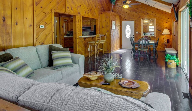 Cozy Moneta Getaway Near Smith Mountain Lake!