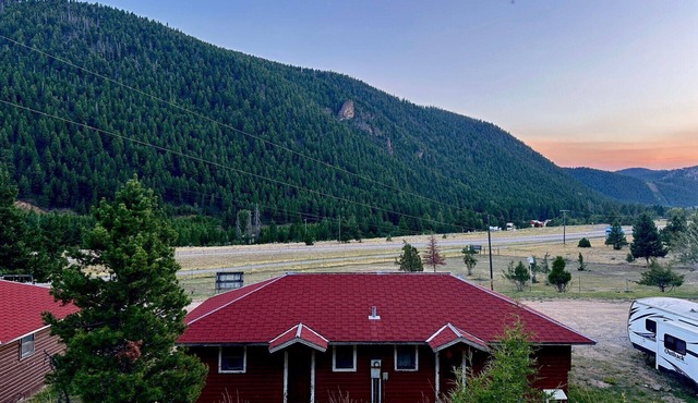 Cozy Montana Cabin #1 - fully furnished 1-bedroom, in the beautiful Basin Valley