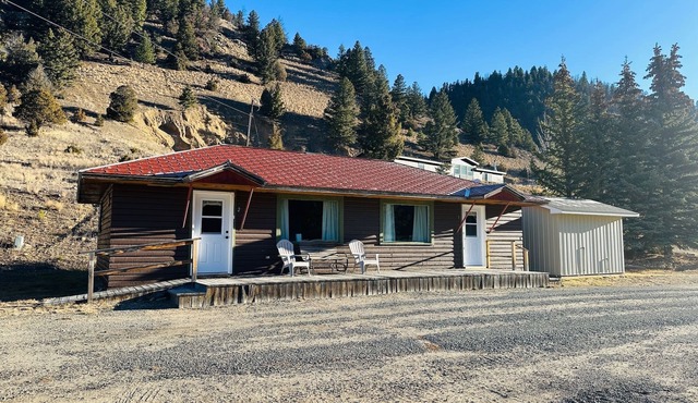 Cozy Montana Cabin #2- fully furnished 1-bedroom, in the beautiful Basin Valley