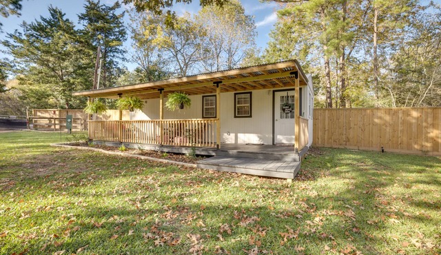 Cozy Montgomery Cottage w/Porch, Near Lake Conroe