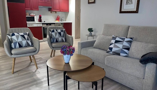 Cozy Mountain Apartment with Pool, Gym, and Parking near Jaca Center