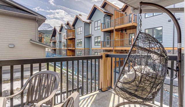 Cozy Mountain Getaway, 2BR, 1200SQFT, Hot Tub