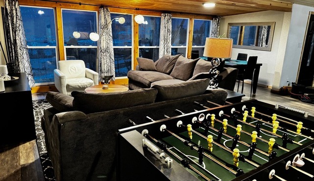 Cozy Mountain Cabin on 87 Acres. You own Private Idaho. Hiking, View