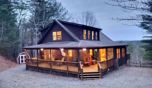 Cozy Mountain Cabin, Game Rm, Movie Theater, Fire Pit! NO CLEANING FEE!