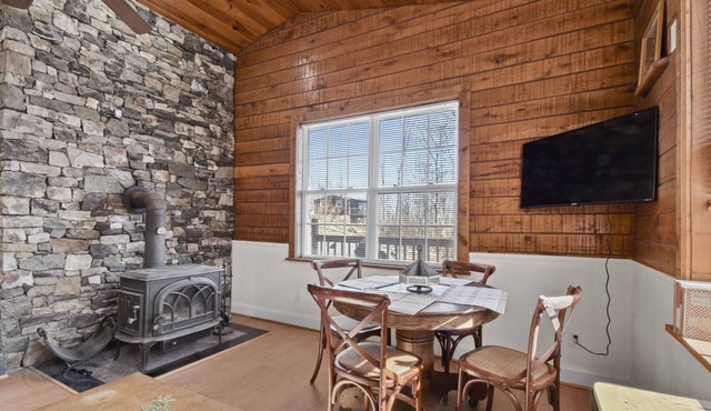 Cozy Mountain Cabin