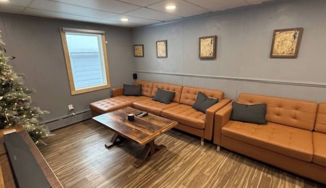 Cozy mountain cabin - 10 min to skiing, hiking & biking