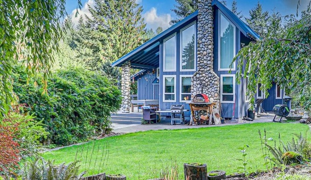 Cozy Mountain Cabin on Private 37-Acre Park with Creek Trails & Mt Hood Views!