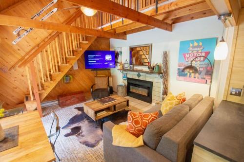 Cozy Mountain Cabin Retreat - 5 Mins from Ski Monarch~ Welcome to RockyTop Cabin!