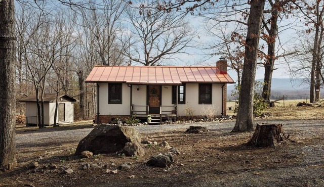 Cozy Mountain Cabin with Stunning Views, Modern Comforts & Fast WiFi