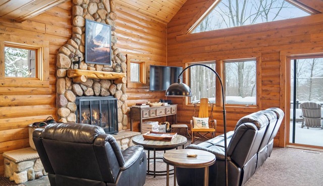 Cozy Mountain Cabin Retreat with Hot Tub – Just Steps from the Slopes