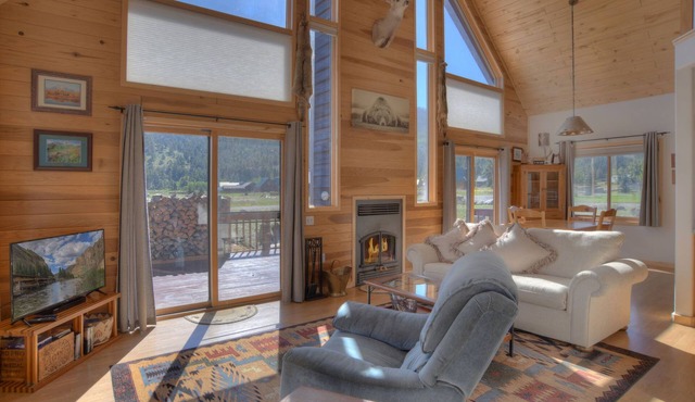 Cozy Mountain Cabin | Near Wolf Creek Ski Area