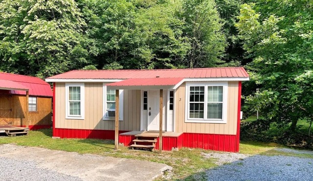 Cozy Mountain Cabin within minutes to Hatfield McCoy and Outlaw Trails