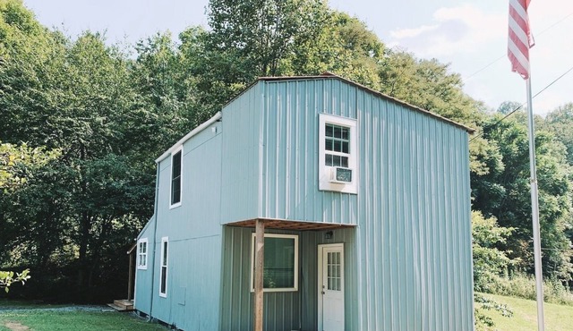 Cozy Mountain Cabin within minutes to Hatfield McCoy and Outlaw Trails