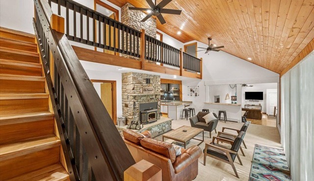 Cozy Mountain Chalet Amid Brilliant Fall Colors