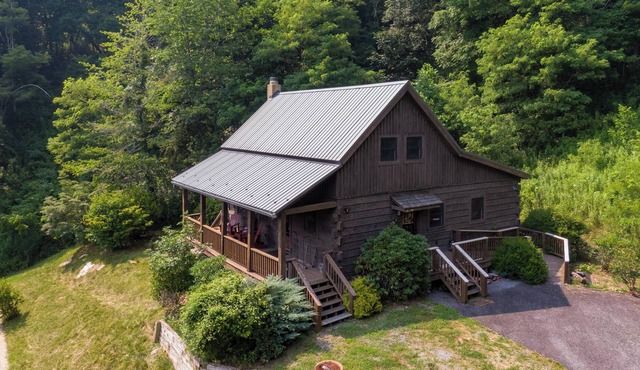 Cozy Mountain Cottage - Relax in picturesque Northwest Watauga County!