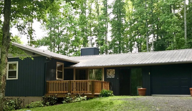 Cozy Mountain Cottage with Fenced Backyard in Wolf Laure Resort
