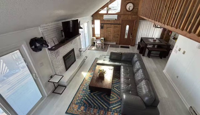 Cozy Mountain Escape-Poconos-Four Season Amenities-Game Room-Fire Pit-Hot Tub