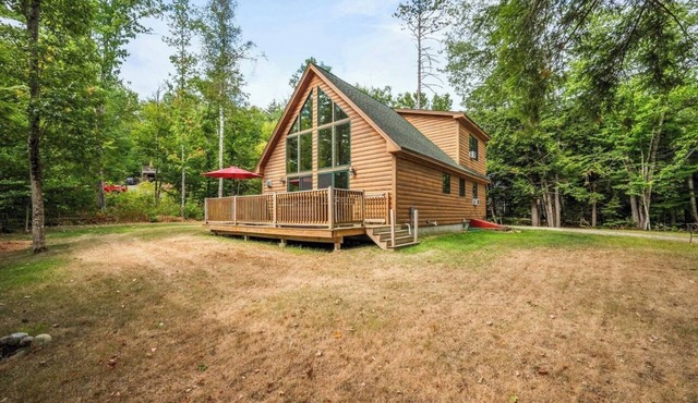 Cozy Mountain Escape with Hot Tub