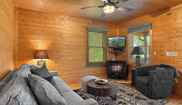Cozy Mountain Getaway - Hiking, Waterfalls & Pond - Buck Mountain - Near Boone