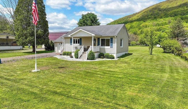 Cozy Mountain Getaway - Near Rickett’s Glen