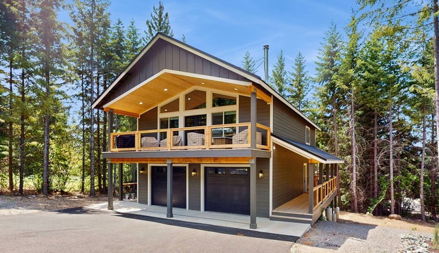 Cozy Mountain Getaway, New Build with Modern Comforts – Near Lake Cle Elum