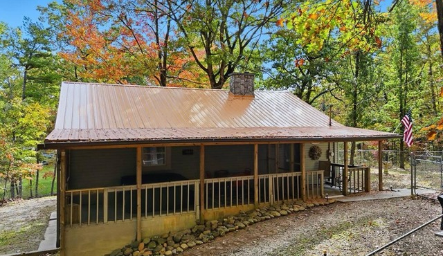 Cozy mountain getaway with hot tub and covered parking