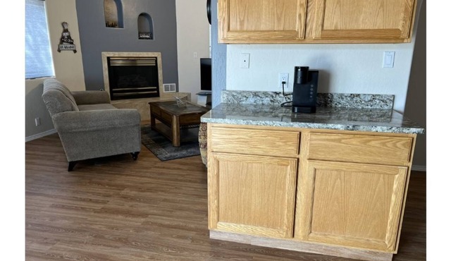Cozy Mountain Home 2 Bedroom with Fireplace 20 min to Albuquerque