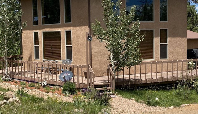 Cozy Mountain Home. 360 Mountain Views. Walking distance to Nat'l Forest trails.