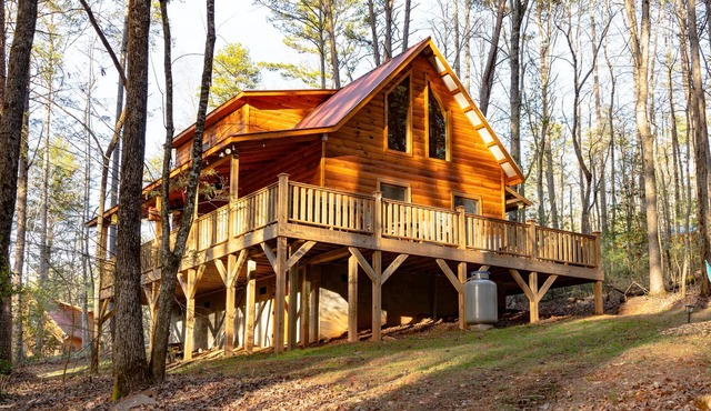 Cozy Mountain Loft with Hot Tub and Wrap Around Deck