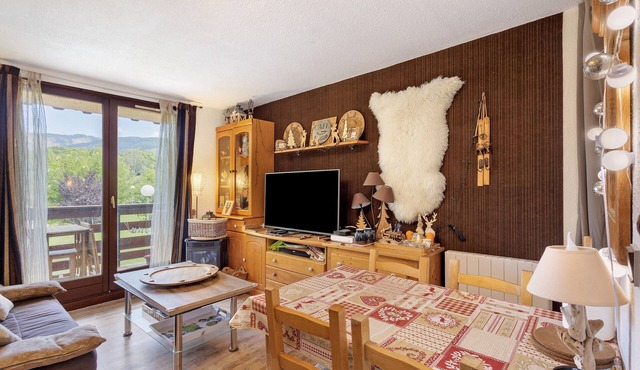 Cozy Mountain Retreat for Two with Balcony, Mountain View & Wi-Fi