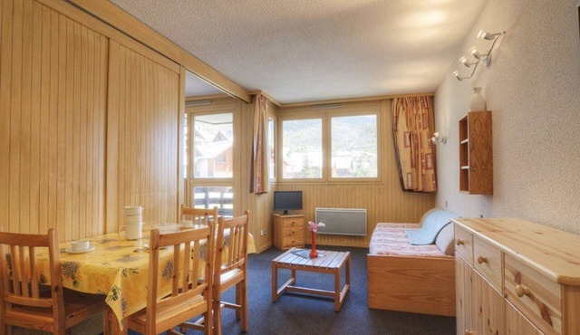 Cozy Mountain Retreat for 4 in Serre-Chevalier, Near Shops, Balcony, Pet-Friendly