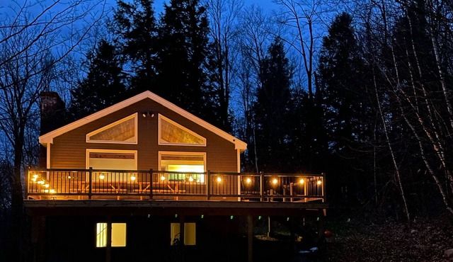Cozy Mountain Retreat 5 min to Skiing & Manchester