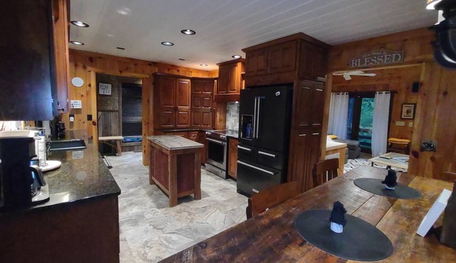 Cozy Mountain Retreat close to Lake Glenville