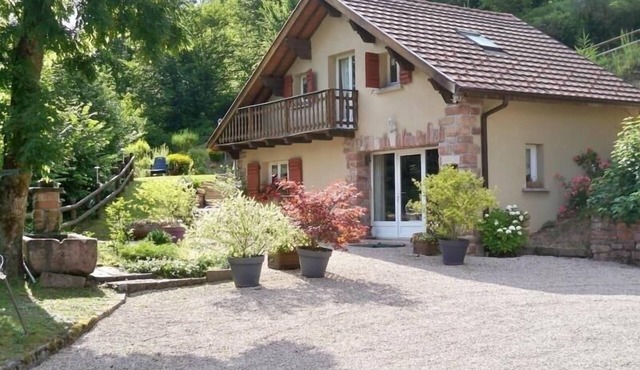 Cozy Mountain Retreat in Lubine: 2BR, Wi-Fi, Fireplace, Near Ski Resorts & Hiking Trails