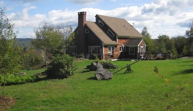Cozy mountain retreat on 25 secluded acres with beautiful views! nDog Friendly!