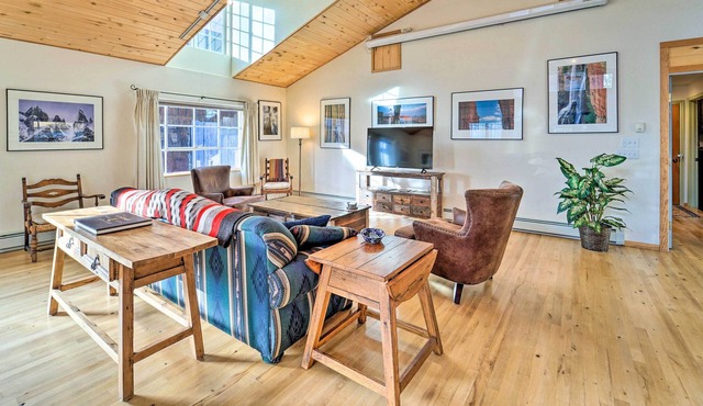Cozy Mountain Retreat: Steps to Dolores River