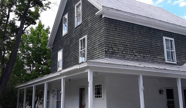 Cozy mountain retreat near Skiing, Hiking, and Biking!