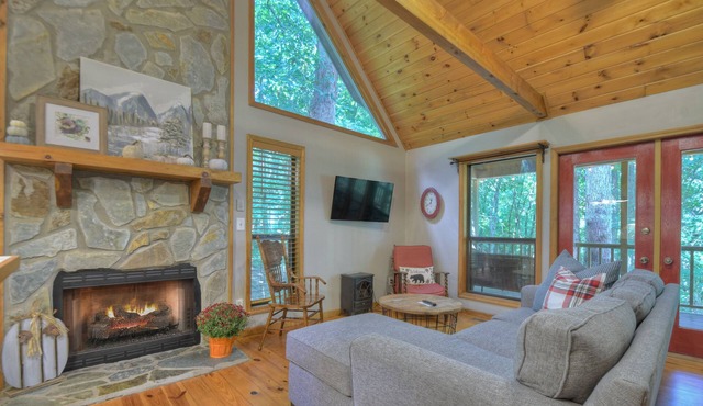 Cozy Mountain Retreat with Hot Tub, Wifi, and Community Amenities!