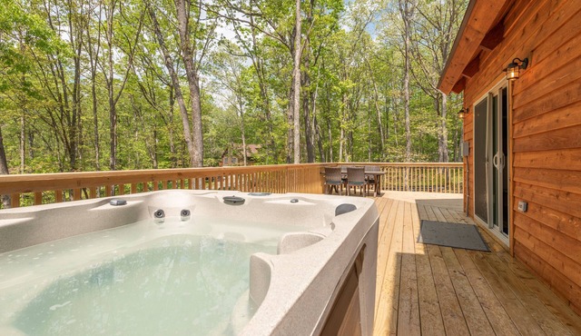 Cozy Mountain Retreat w/Hot Tub & Fire Pit