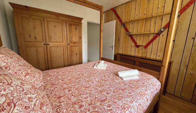 Cozy Mountain View 3-bedroom Pyrenees Apartment