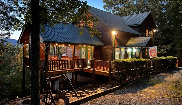 Cozy mountain views, 4 king beds, hot tub, game room, fire pit, porch fireplace